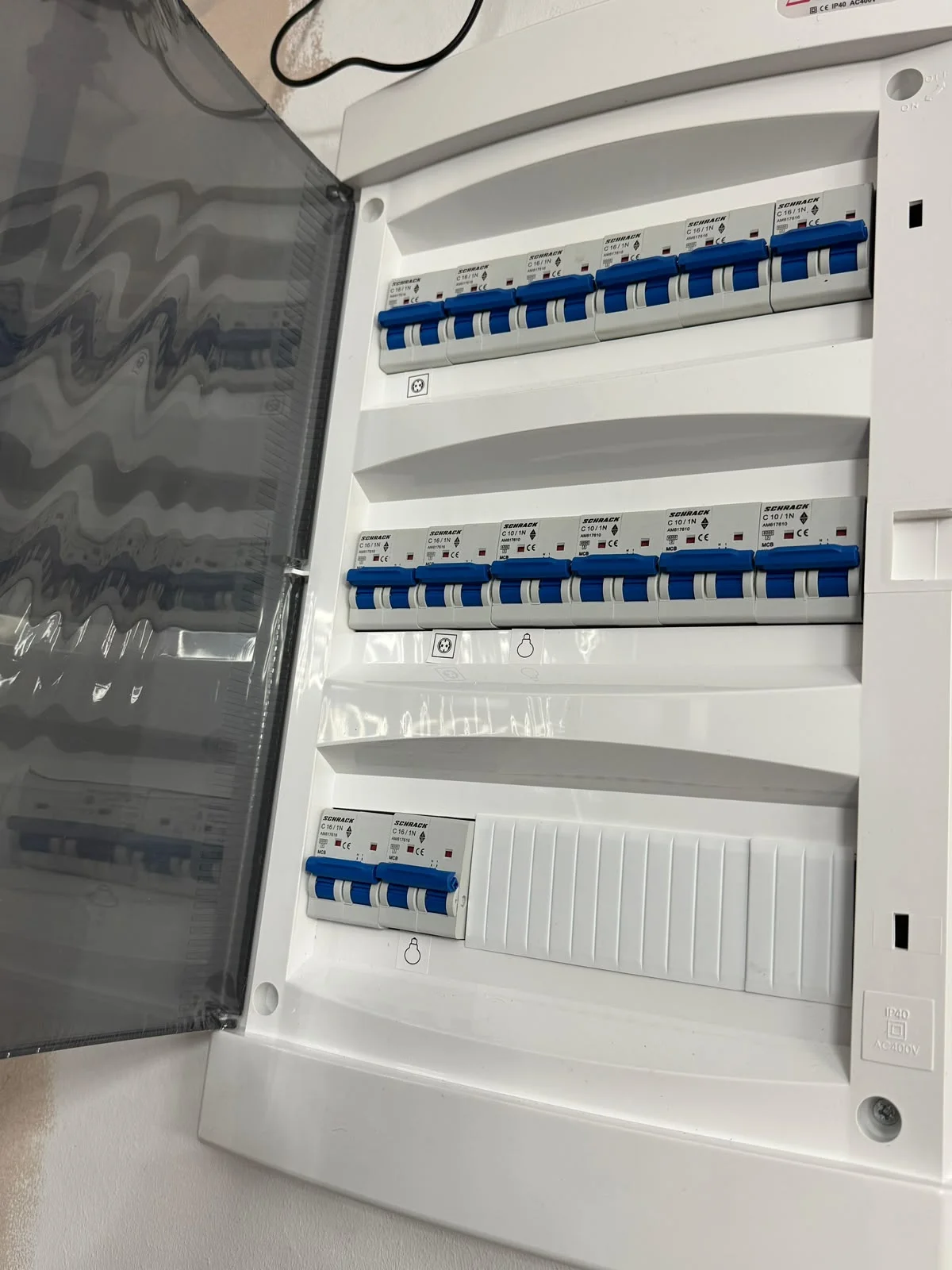 Hală și Depozit Mașini de Lux Chitila – Instalații Electrice și Sisteme de Securitate AI