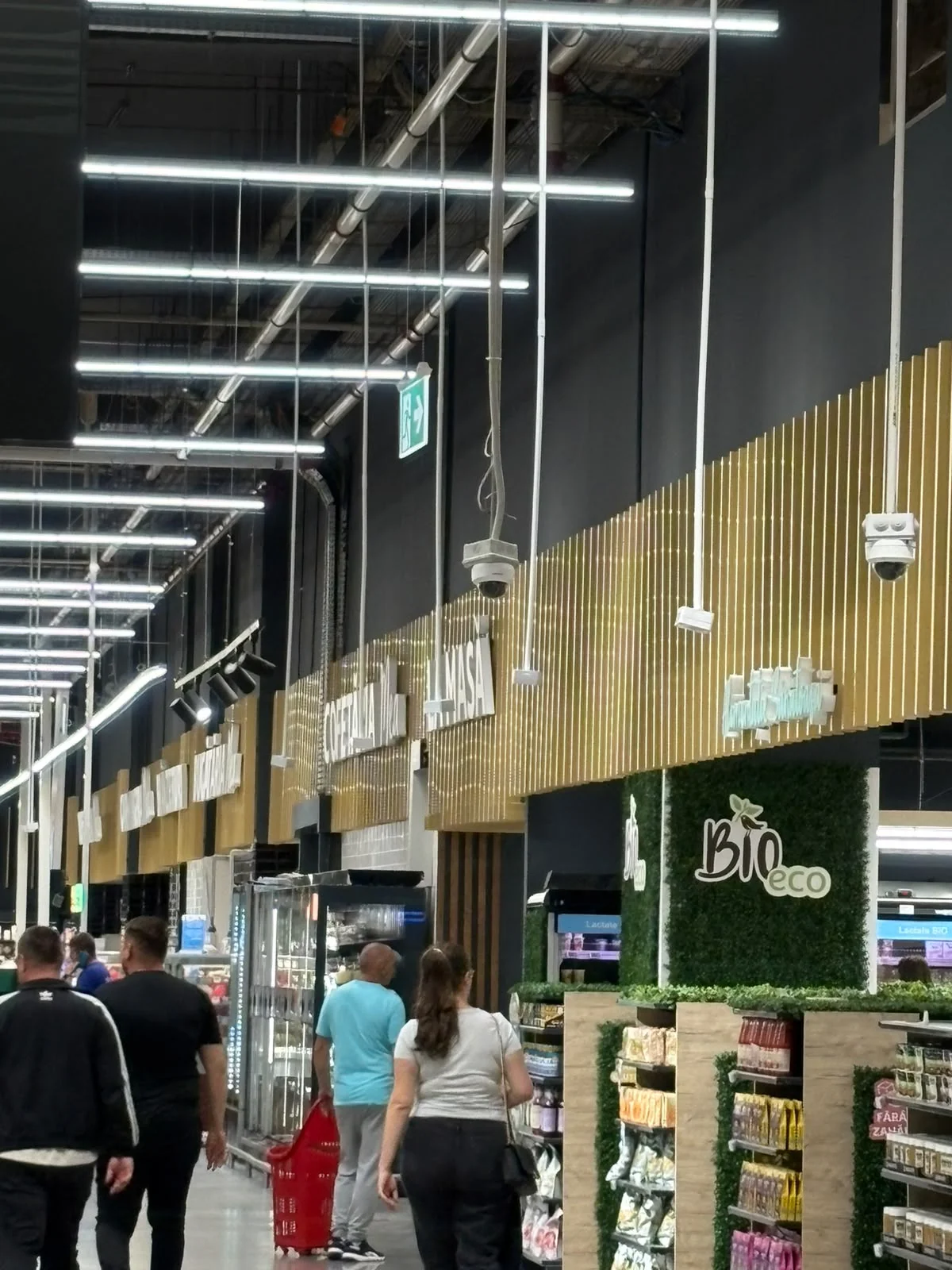 Auchan Iulius Mall Cluj-Napoca – Sistem de Supraveghere Video și Detecție Antiefracție